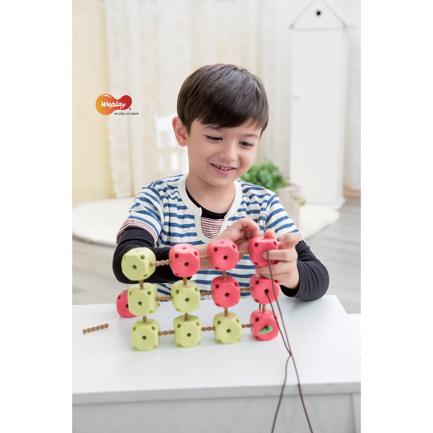 Weplay KF0012 Äpfel, Raupen Spiel, grün/rot (1 Set)