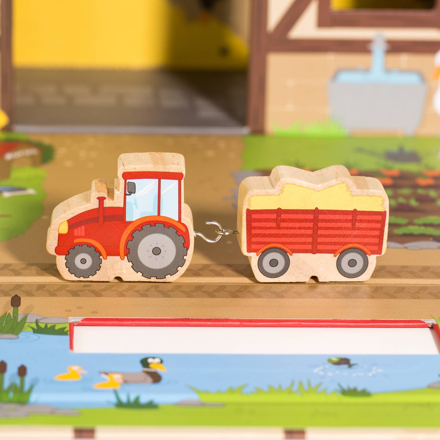 yoamo Bauernhof Spielkoffer für Kinder mit 24 Holzfiguren, hochwertigem Spielkoffer und weihnachtlicher Tier-Geschichte, 26-teilig (1 Set)