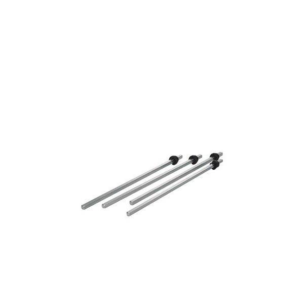 Drei silberne Metallstäbe mit schwarzen Endkappen, diagonal auf weißem Hintergrund angeordnet.