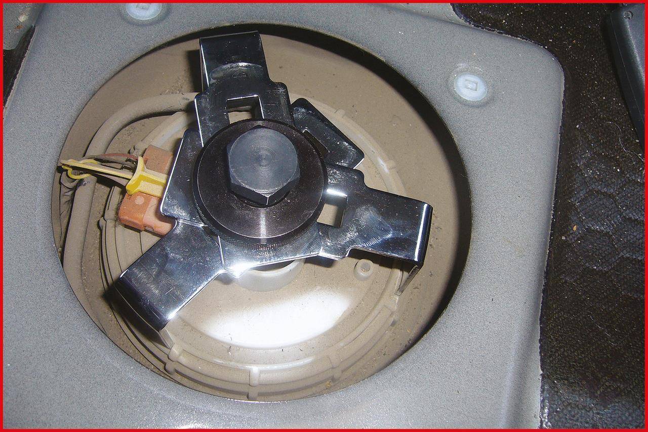 KS TOOLS 3-Arm Universal-Tankgeberschlüssel, Ã˜ 75-160mm (150.9386)