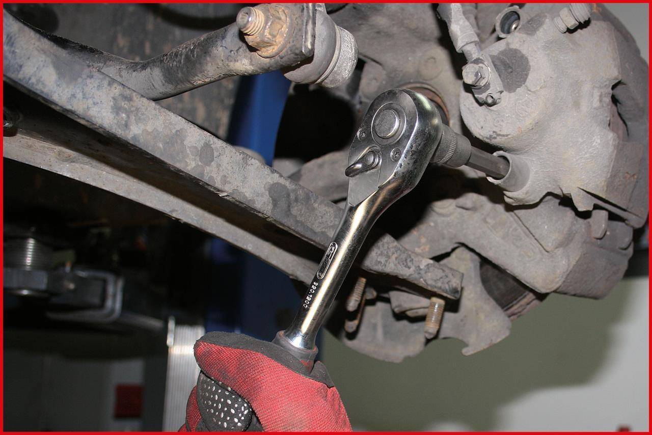 KS TOOLS 3/8'' Bit-Stecknuss für Innensechskant-Schrauben am Bremssattel, 7mm (911.3926)