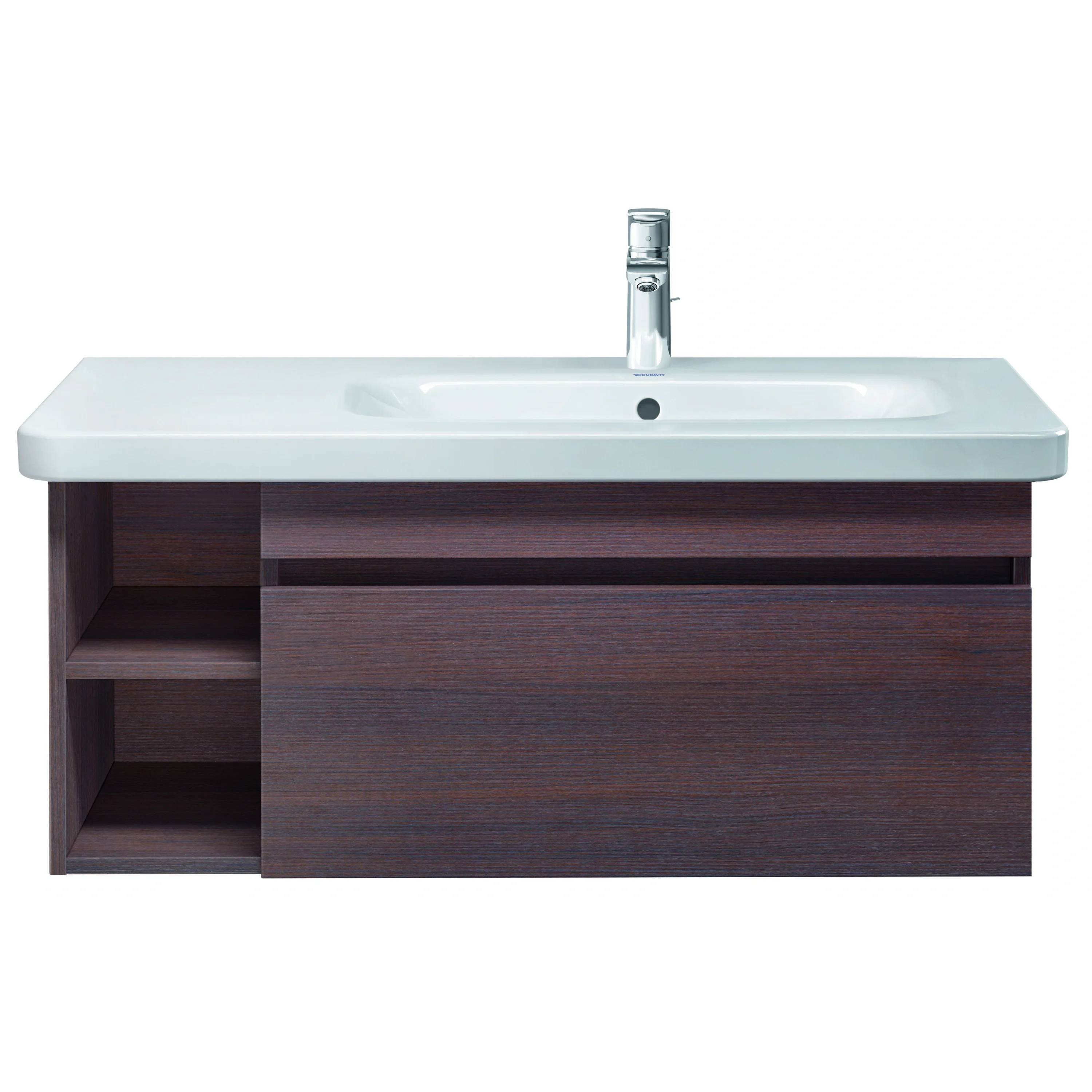 Modernes Badezimmer-Waschbecken mit weißem Waschbecken und Chromarmatur auf dunklem Holzschrank mit offenen Regalen auf der linken Seite