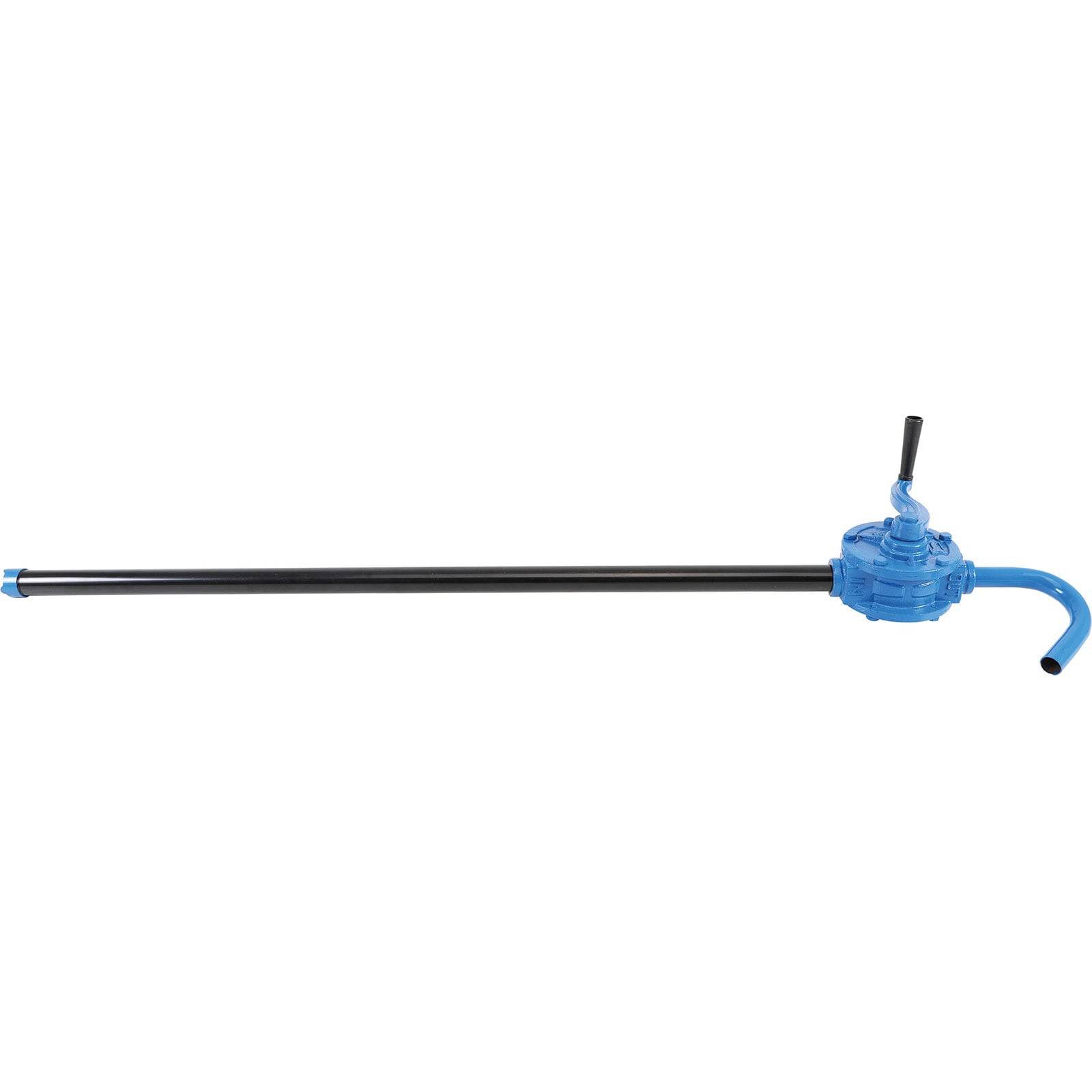 Blaue manuelle Rotationspumpe für Ölfässer mit einem langen schwarzen Saugrohr und einem gebogenen Ausgussstutzen, verwendet zum Übertragen von Flüssigkeiten.