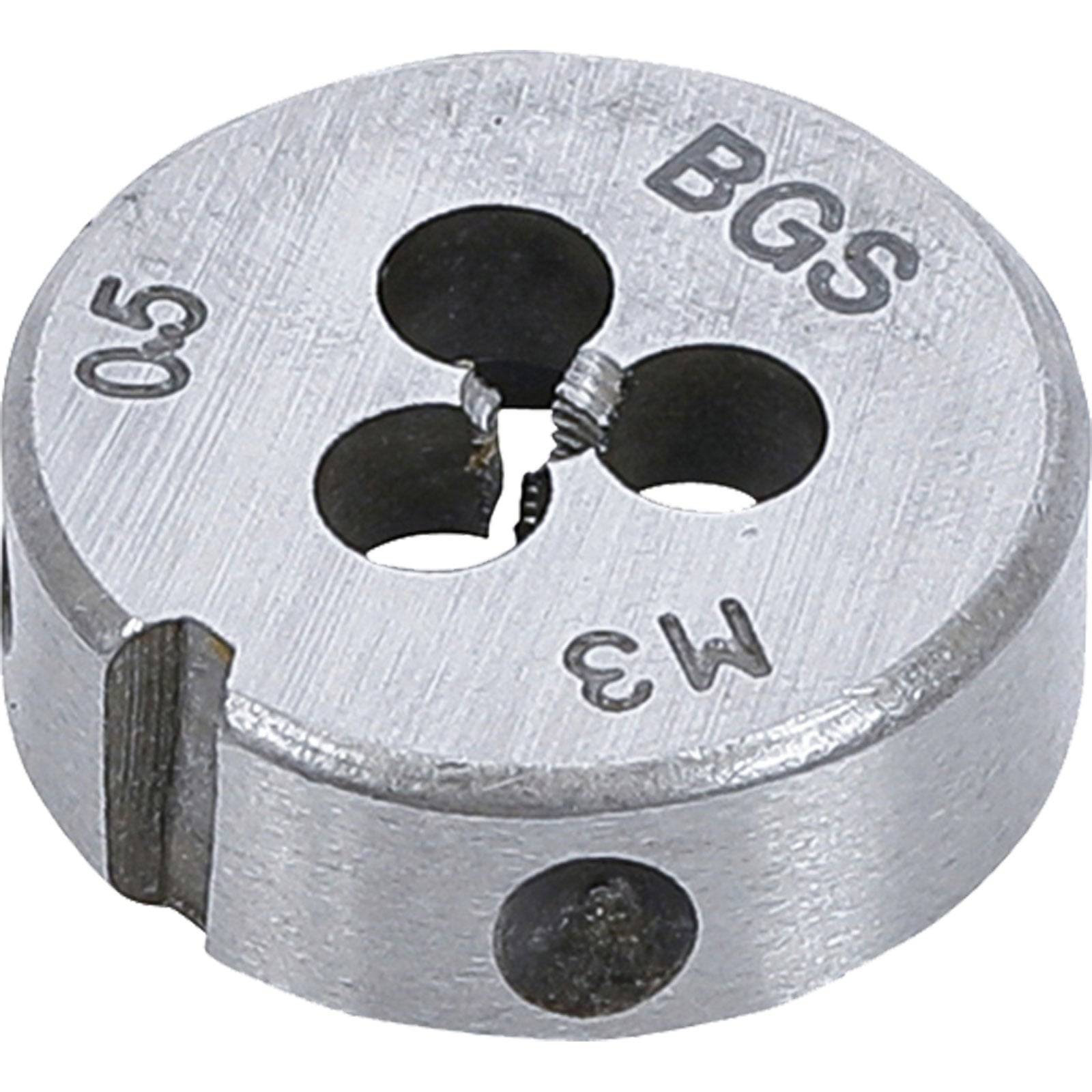 „Runde Metallmatrize mit drei Löchern; gekennzeichnet mit „BGS