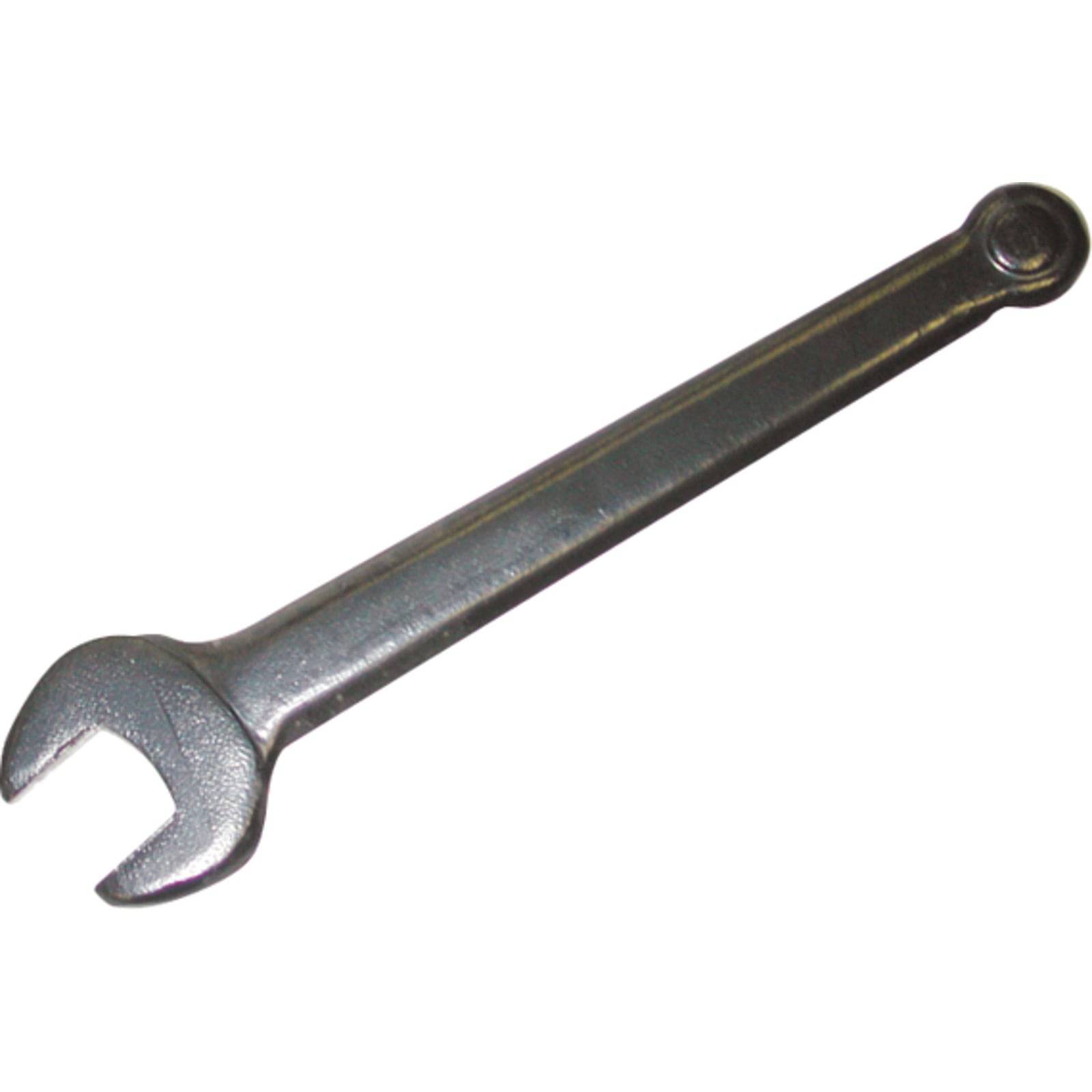 Ein Metallschraubenschlüssel wird vor einem weißen Hintergrund gezeigt, der eine glänzende Oberfläche und eine offene Seite zum Festziehen oder Lösen von Schrauben aufweist.