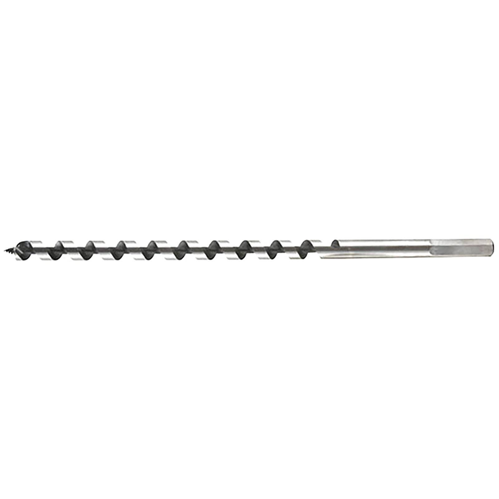 Ein langer, metallischer Bohrer mit einer Spiralnut, der zum Bohren von Löchern entwickelt wurde, vor einem einfarbigen weißen Hintergrund.