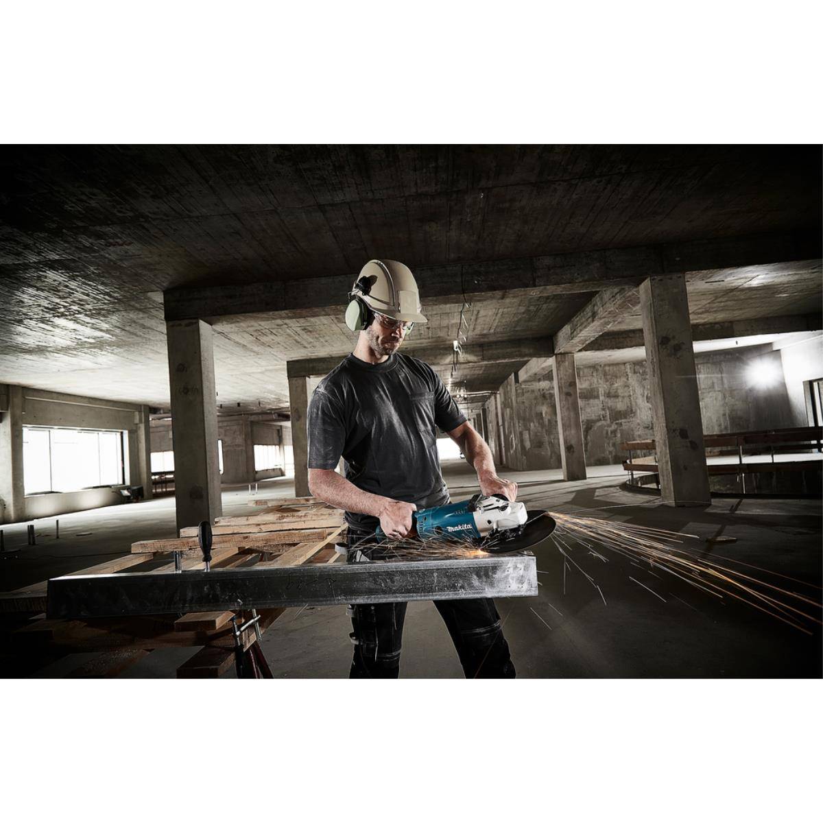 Makita Winkelschleifer 2.200 W • 230 mm • 6.600 U/min