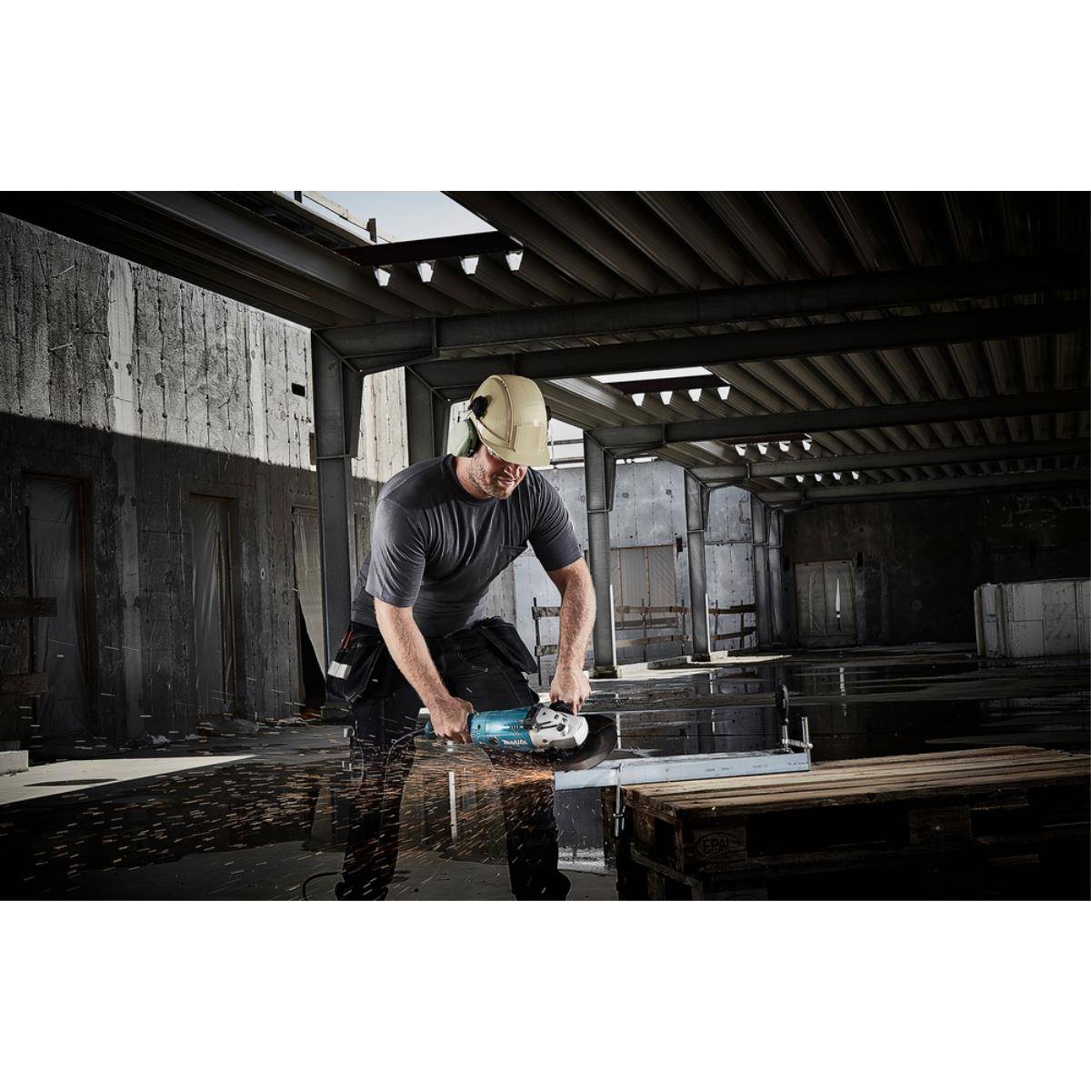 Makita Winkelschleifer 2.200 W • 230 mm • 6.600 U/min
