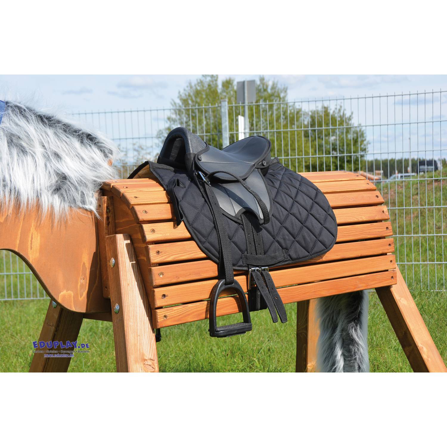 EDUPLAY 160254 Sattel mit Steigbügel, schwarz (1 Set)