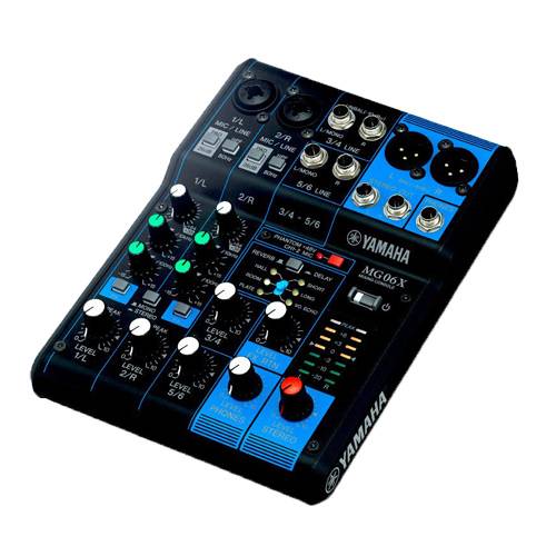 Audiomischer mit mehreren Reglern, Schaltern und Eingängen. Auf der oberen Blende mit 