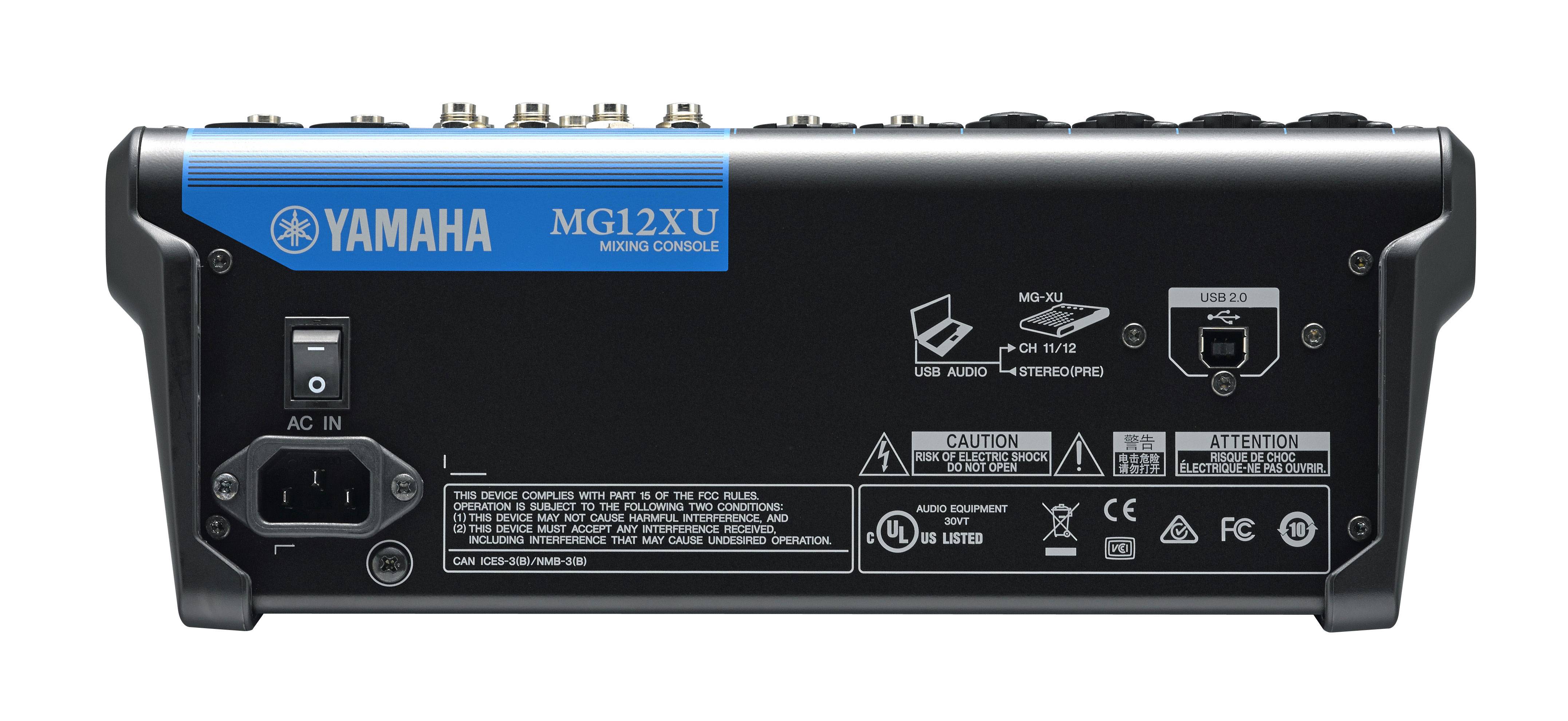 Rückseite einer Yamaha MG12XU-Mischkonsole mit Wechselstromeingang, USB-Audio, Stereoausgang und Sicherheitskennzeichnungen.