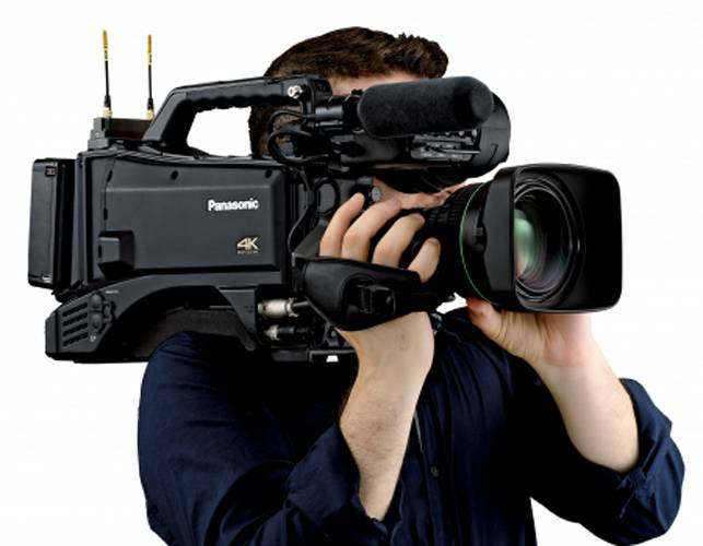 PANASONIC AJ-CX4000GJ - 2/3" 4K HDR Schulter-Camcorder mit wechselbarem B4-Objektivanschluss - schwarz