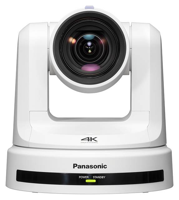 Weiße professionelle Panasonic 4K-PTZ-Kamera mit großem Objektiv und Stromversorgungs-/Standby-Anzeige, frontal auf weißem Hintergrund dargestellt.