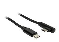 Zwei schwarze USB-C-Anschlüsse an angebrachten Kabeln, einer gerade und einer im rechten Winkel, auf weißem Hintergrund gezeigt.