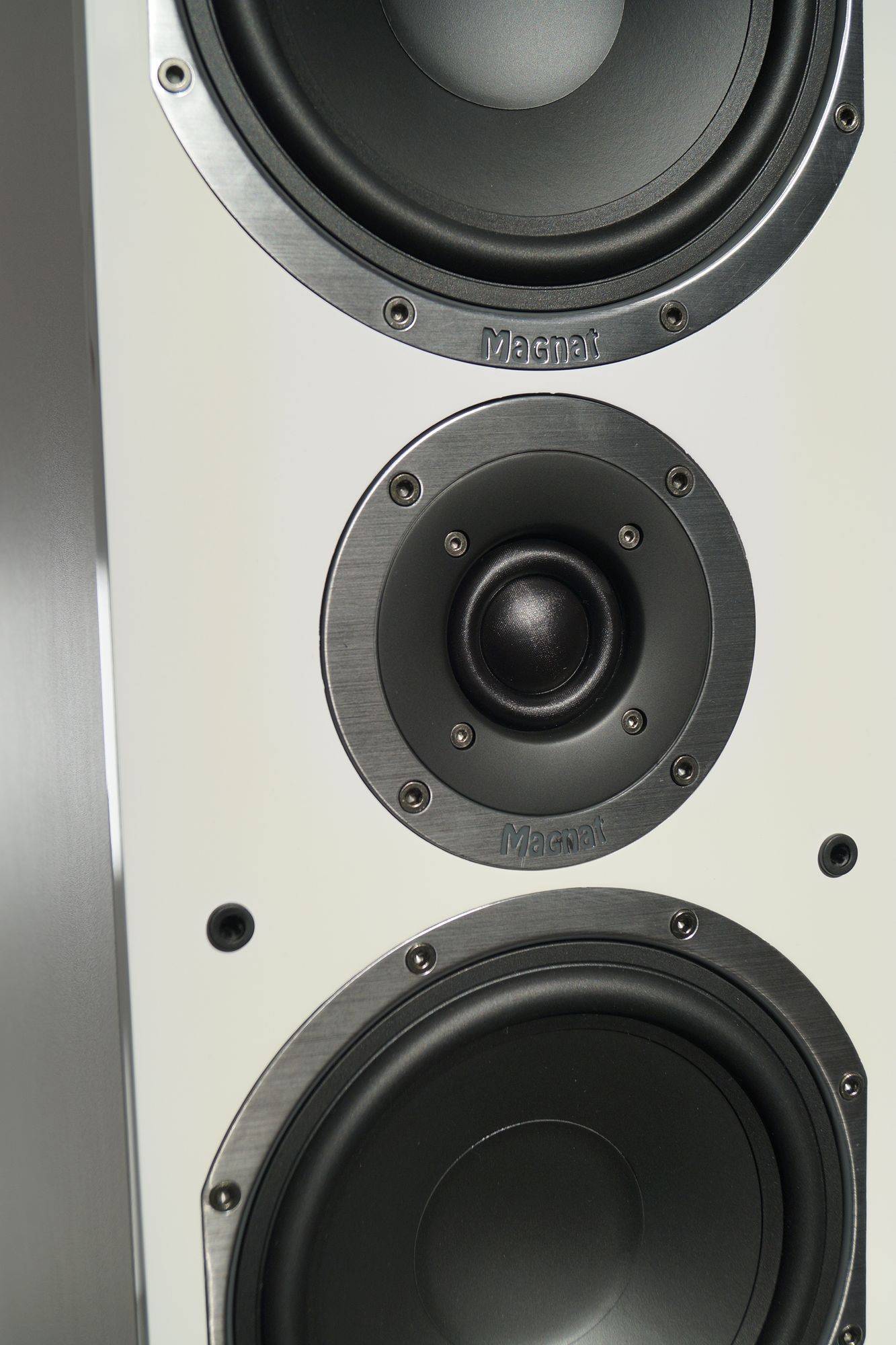 B Ware Magnat Shadow 207 Standlautsprecher 3 Wege Bassreflex weiß 1 Stück