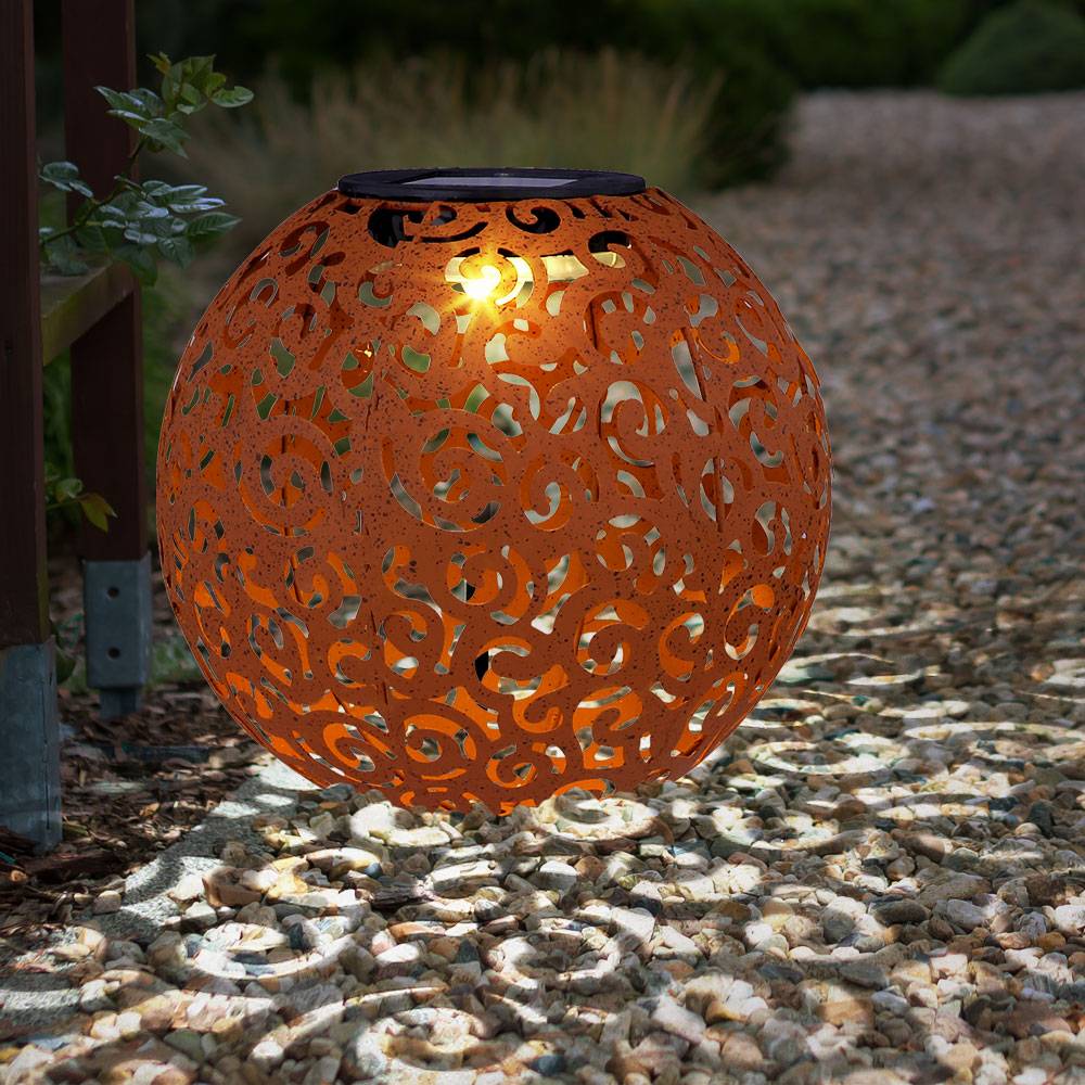 Solarleuchte rost Solarlampe für Außen Kugel Solar Garten Deko Erdspieß, mit orientalischem Lichteffekt, Metall, 1x LED warmweiß, DxH 18x52,5 cm