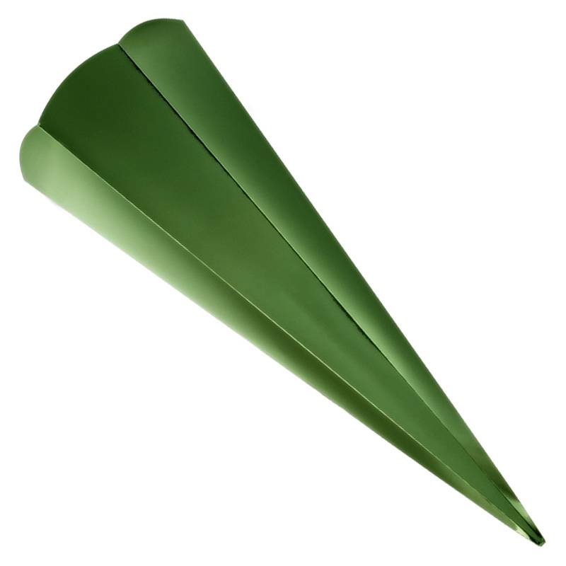 Eine grüne, kegelförmige Papierdekoration, nach links geneigt, mit glatter Oberfläche und spitzer Spitze.
