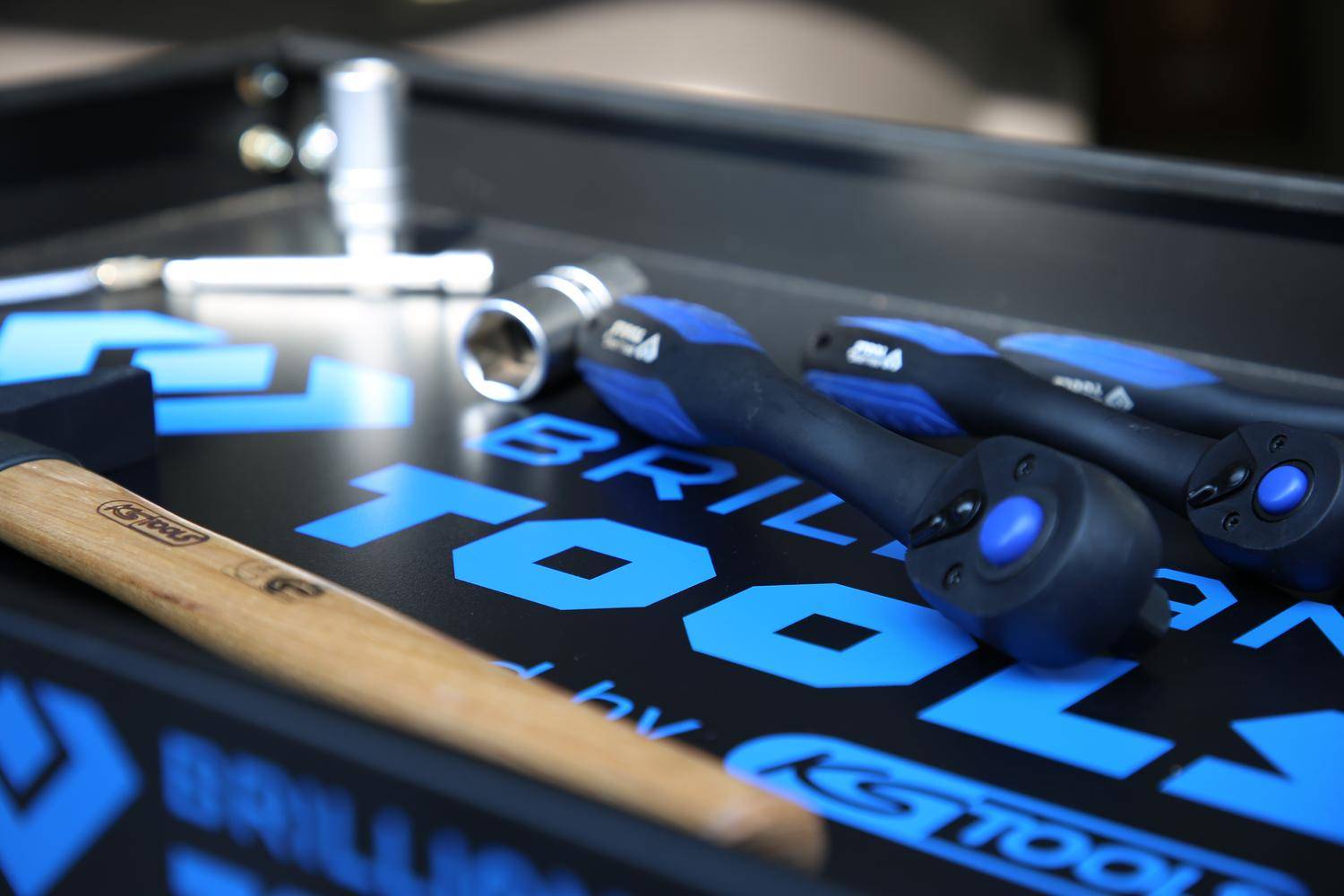 Brilliant Tools 1/4" + 1/2" Universal-Werkzeug-Satz, 143-tlg