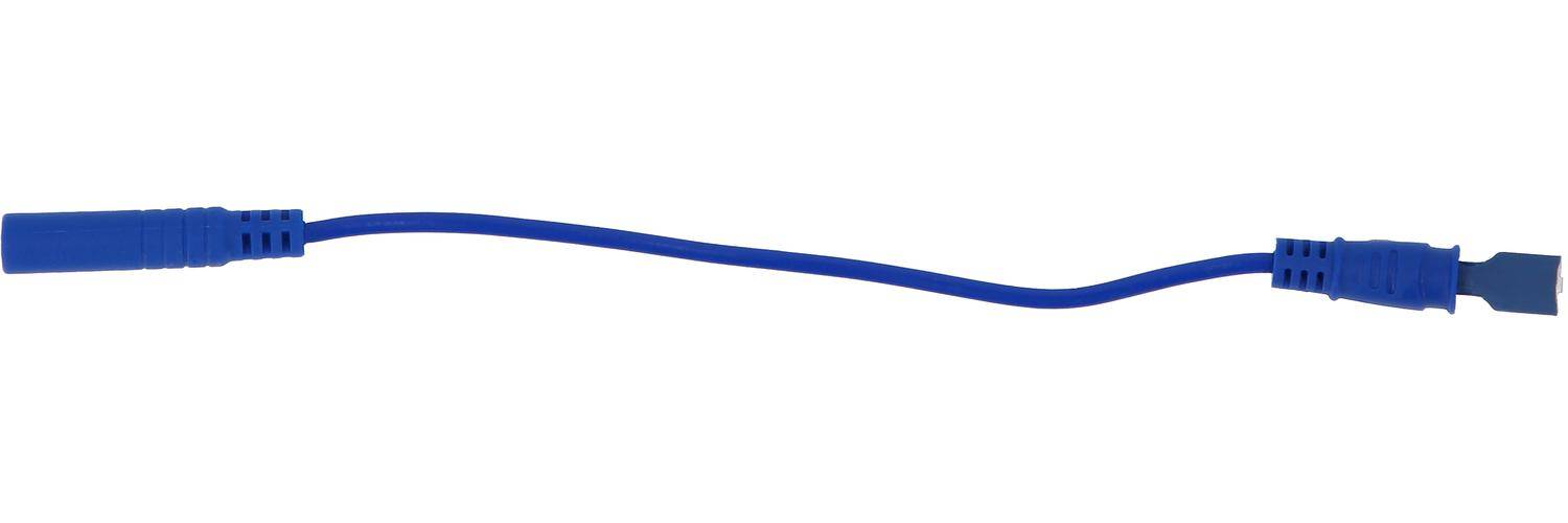 Ein blauer Kabel erscheint vor einem weißen Hintergrund, in der Mitte leicht gebogen.