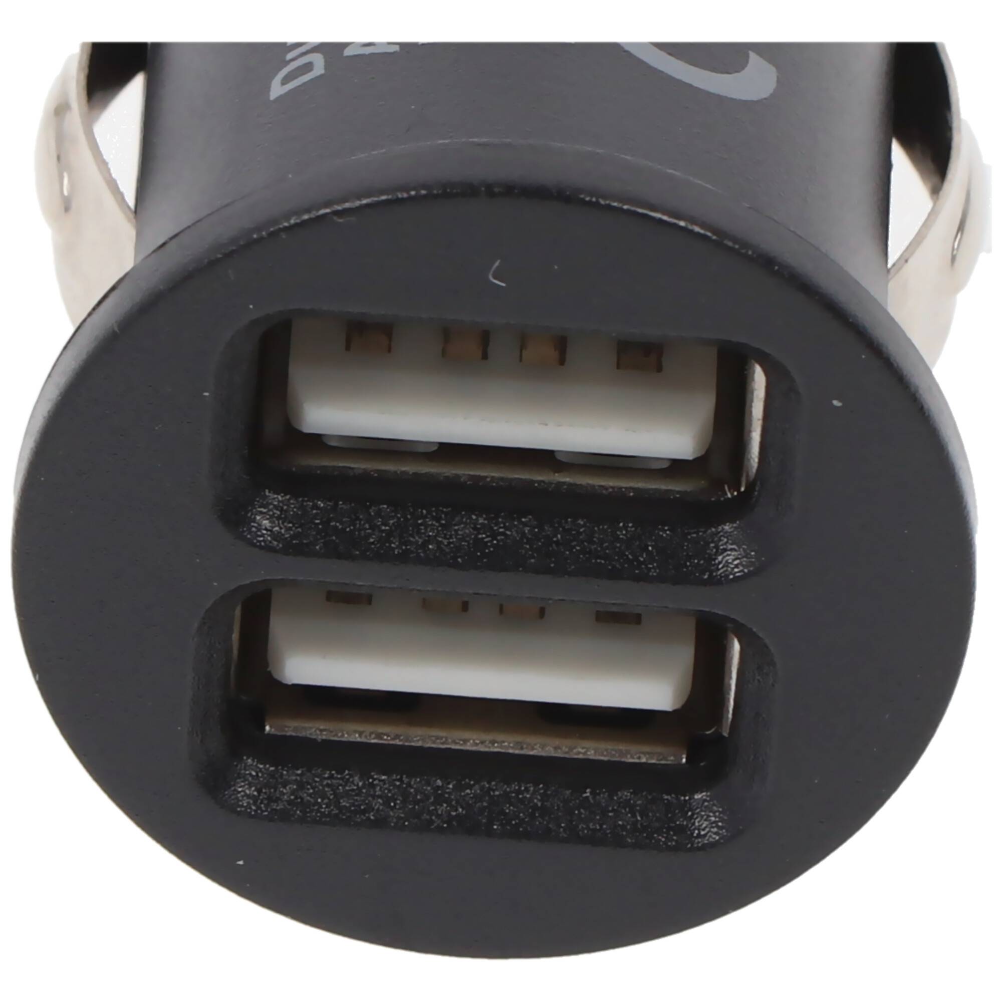 Nahaufnahme eines schwarzen Dual-USB-Autoladers mit zwei übereinander angeordneten USB-Anschlüssen zum Laden von Geräten.