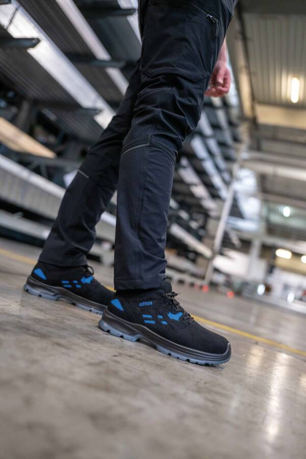 Sicherheitshalbschuh S1P Flash 2405 ESD 30500-46 Größe 46 Farbe schwarz/blau/gelb Typ Halbschuh Modell Flash 2405 Schu
