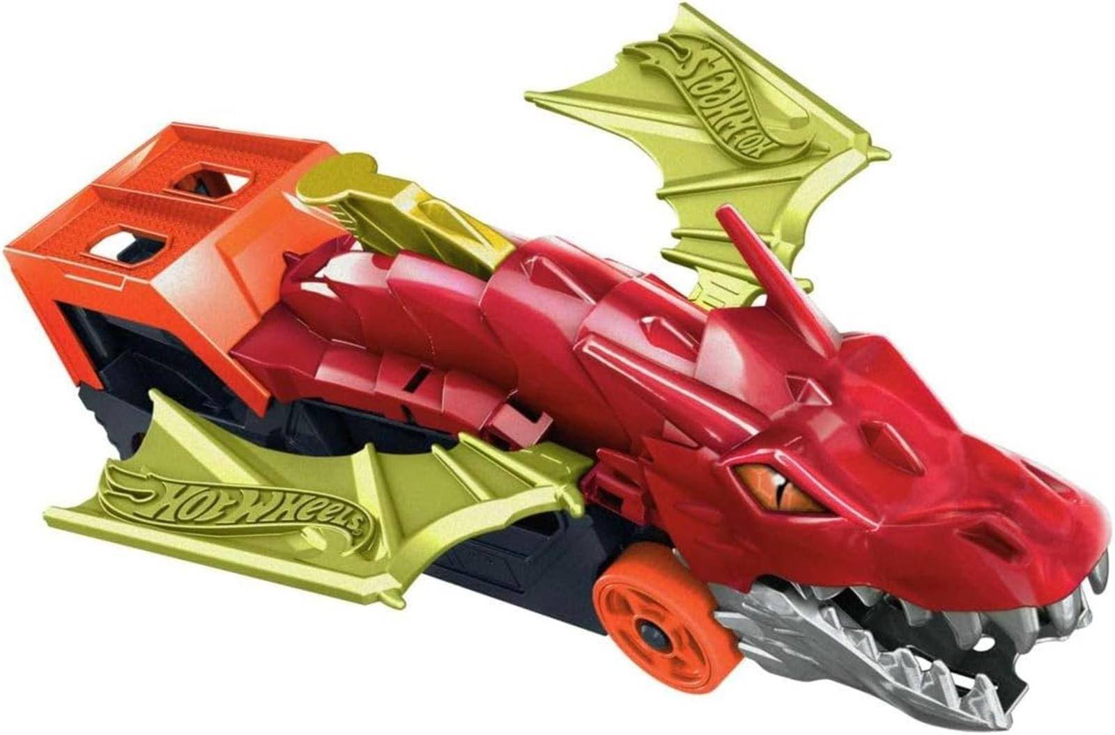 Rotes Spielzeug-Drachenfahrzeug mit orangefarbenen Rädern und grünen flügelartigen Paneelen, dargestellt vor weißem Hintergrund.