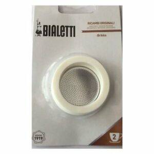 Paket mit Ersatzteilen für Bialetti-Kaffeemaschine, zeigt einen weißen runden Filteraufsatz auf verpackter Markenware.