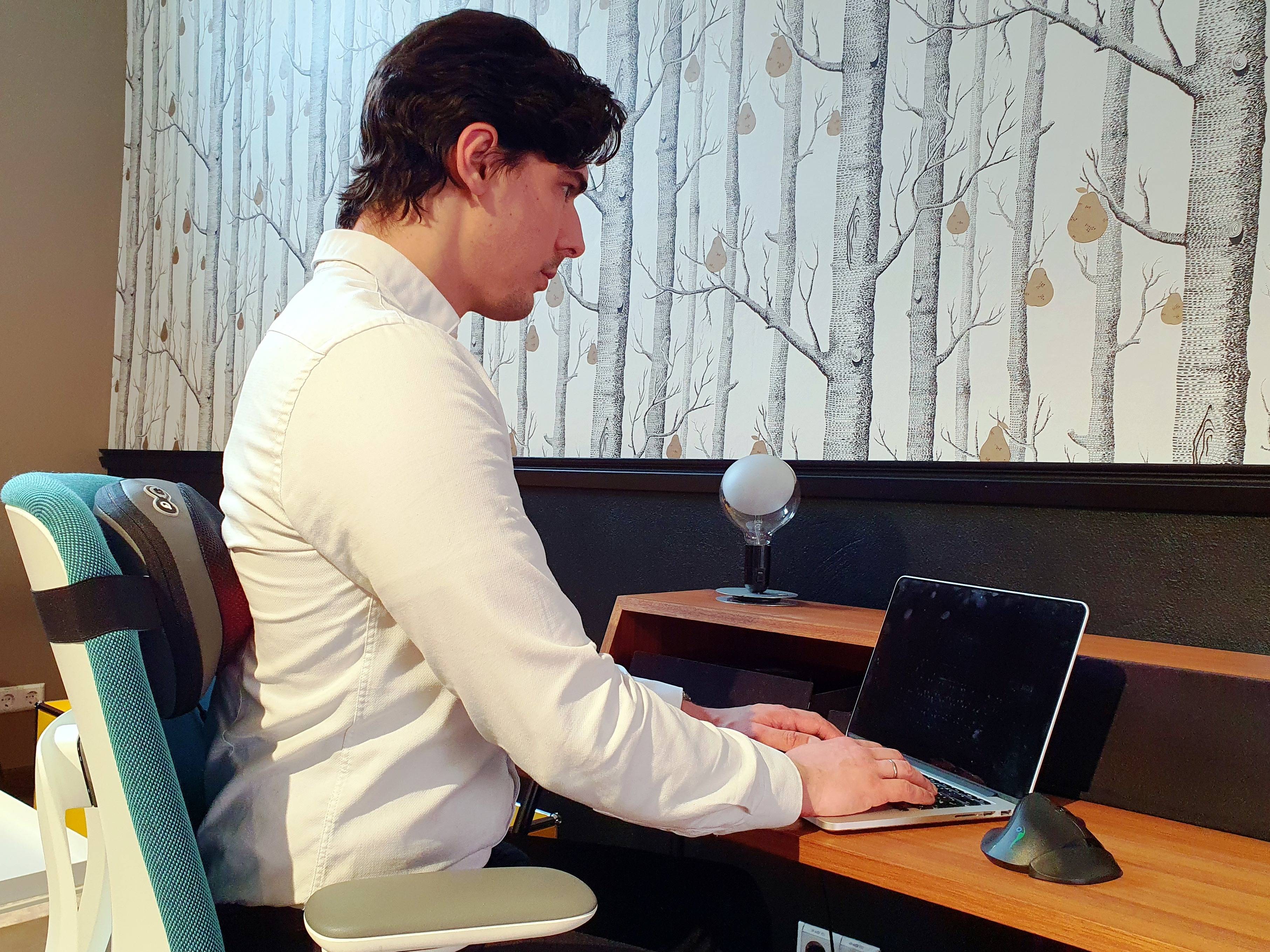 ERGOLEBEN Shiatsu 3D Massagekissen für Nacken und Rücken mit Wärme Funktion | Nackenmassagegerät mit 3D Rotation| Linderung Muskelschmerzen | idea