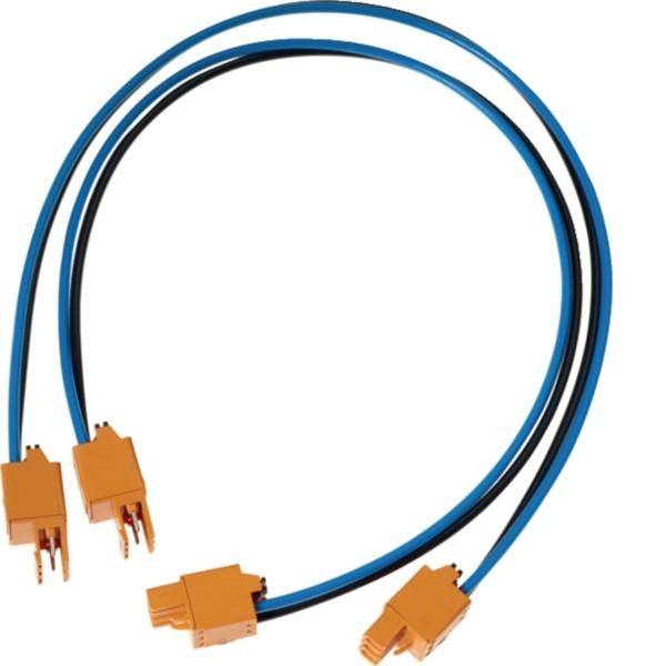 Zwei orangefarbene elektrische Steckverbinder, die an blaue und schwarze Kabel angeschlossen sind und nebeneinander auf einem weißen Hintergrund angeordnet sind.