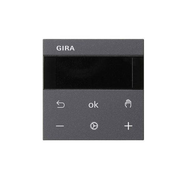 Digitales Bedienfeld mit Tasten beschriftet als 'ok', plus, minus, zurück und Handicon für Betriebseinstellungen. Modell 'Gira'.