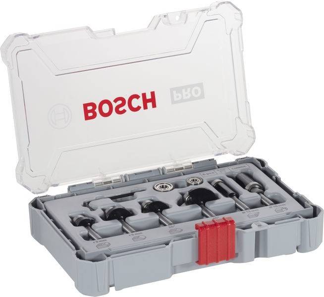 Bosch-Bohrer-Set mit verschiedenen Metallbohrern in einem grauen Kunststoffkoffer mit transparentem Deckel, konzipiert für Holzbearbeitungsaufgaben.