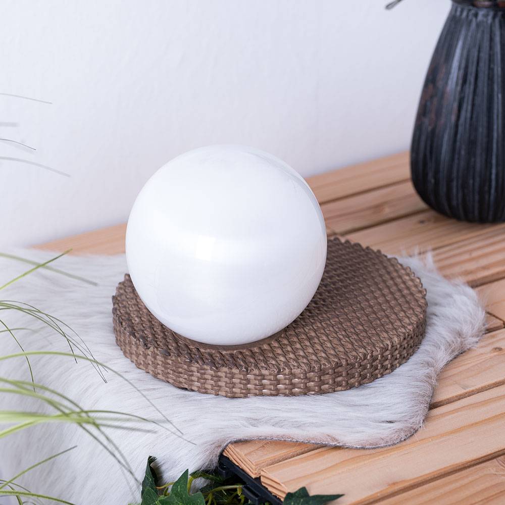 Solar Terrassendeko Outdoor Tisch Solar Windlicht für Außen Solarlampe Akku Rattan Optik Solarkugel Garten Deko Balkon, hellgrau weiß, 1x LED, LxHx