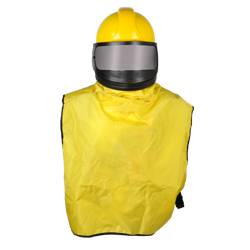 Ein gelber Schutzanzug mit einem Vollgesichtshelm, der eine klare Sichtscheibe aufweist und für Sicherheit und Schutz in gefährlichen Umgebungen konzipiert ist.