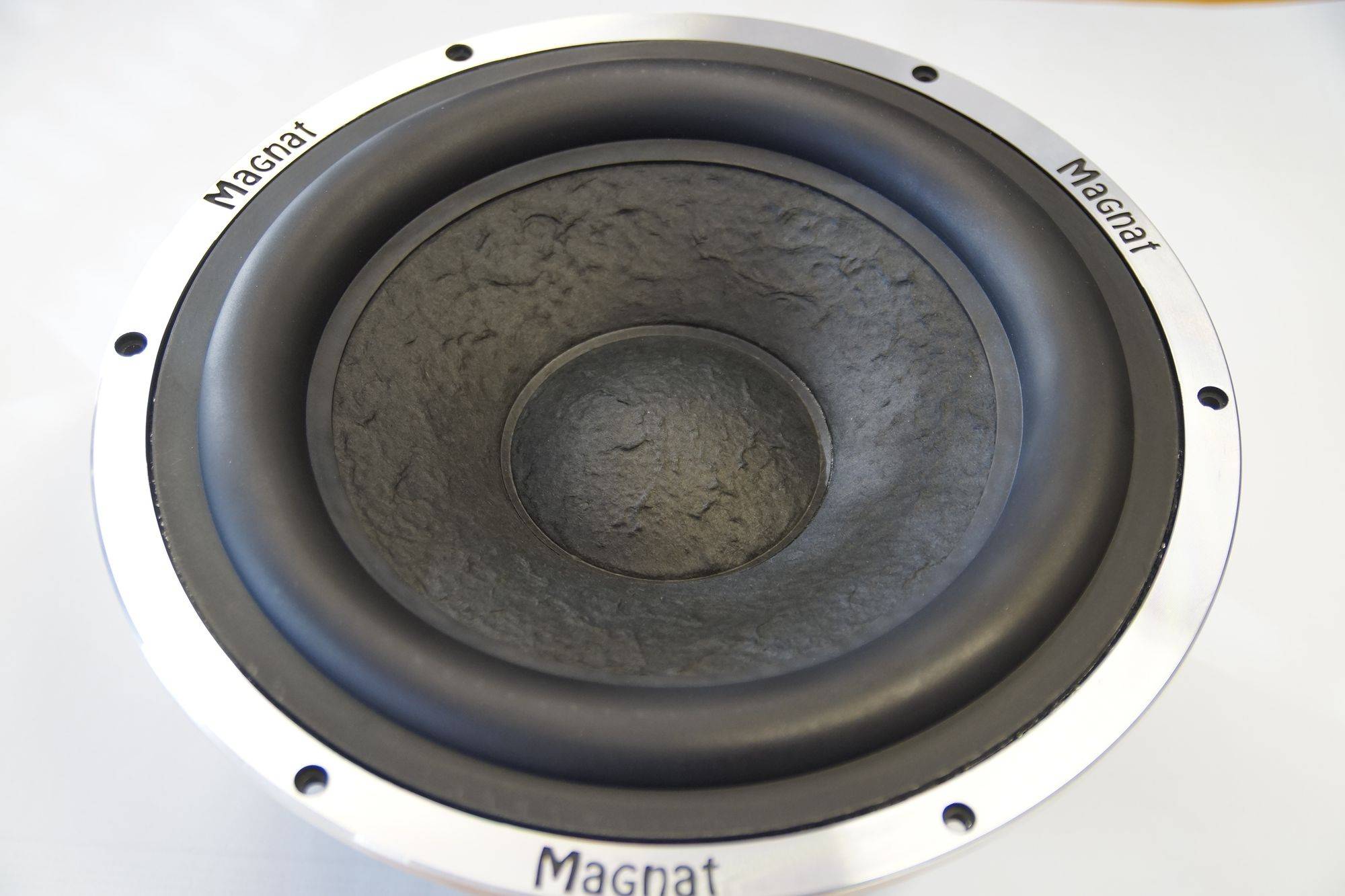 Magnat AD 300, High END 30er Subwoofer,Basslautsprecher, 1200 Watt, NEU