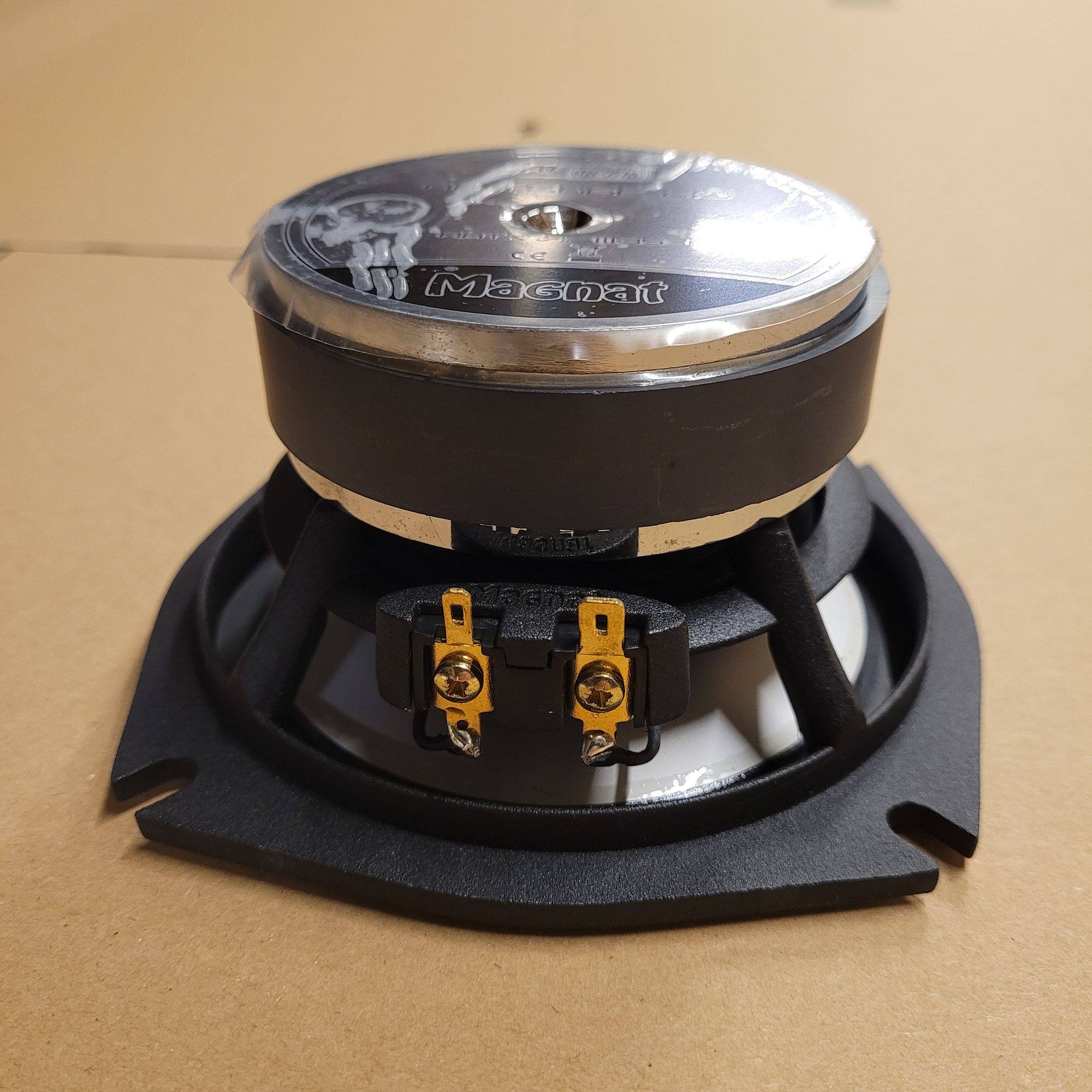 Magnat New Edge 213 High End Auto Lautsprecher Kickbass Tieftöner