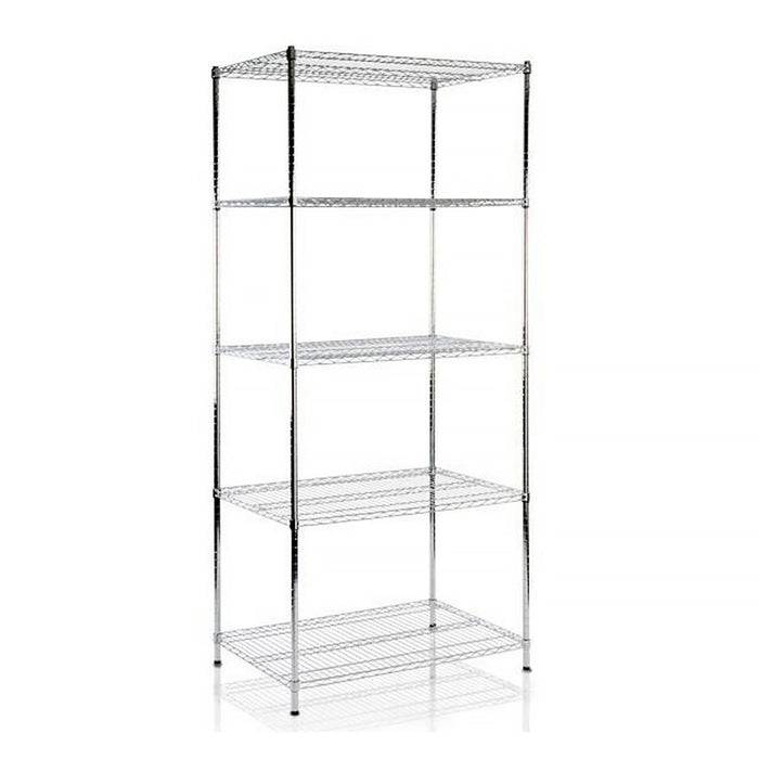 Eine hohe, leere Chrommetall-Regaleeinheit mit fünf Regalen, geeignet für Lagerung oder Organisation in privaten Räumen oder Büroumgebungen.