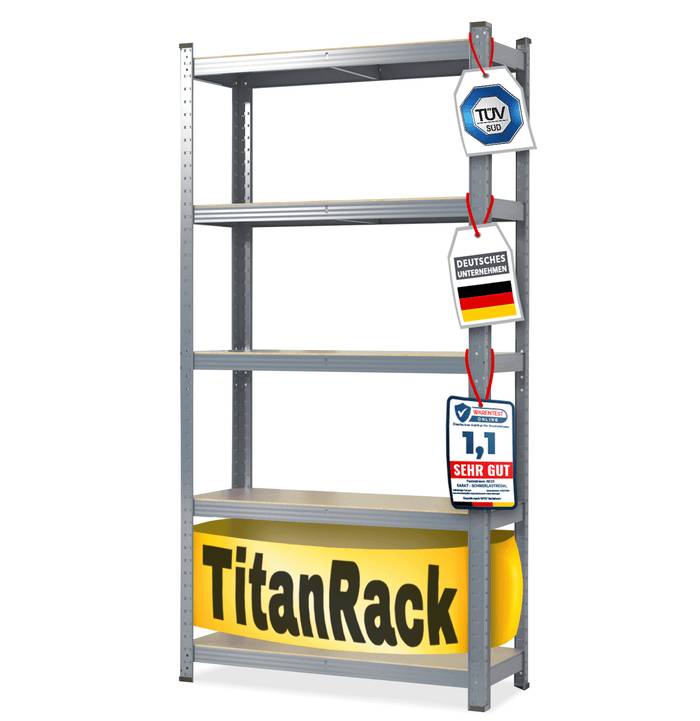 TitanRack' Metallregaleinheit mit vier Regalboden. Hängende Abzeichen zeigen Zertifizierungen und Bewertungen, einschließlich 'TÜV SÜD', 'Sehr Gut' und eine deutsche Flagge.