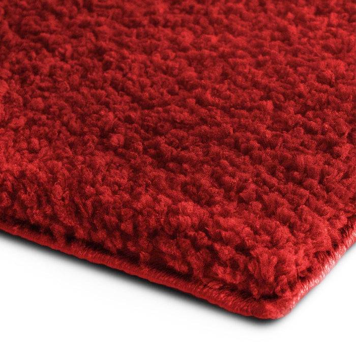 Eine Nahaufnahme eines roten, plüschartigen Teppichs mit einer weichen, flauschigen Oberfläche.