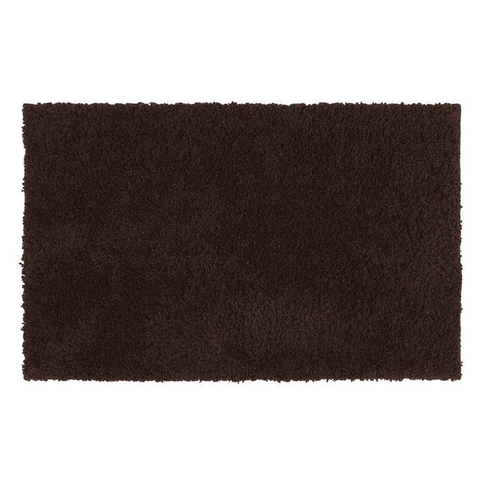 Ein plüschiger, rechteckiger, dunkelbrauner Teppich mit weicher, zottiger Textur.