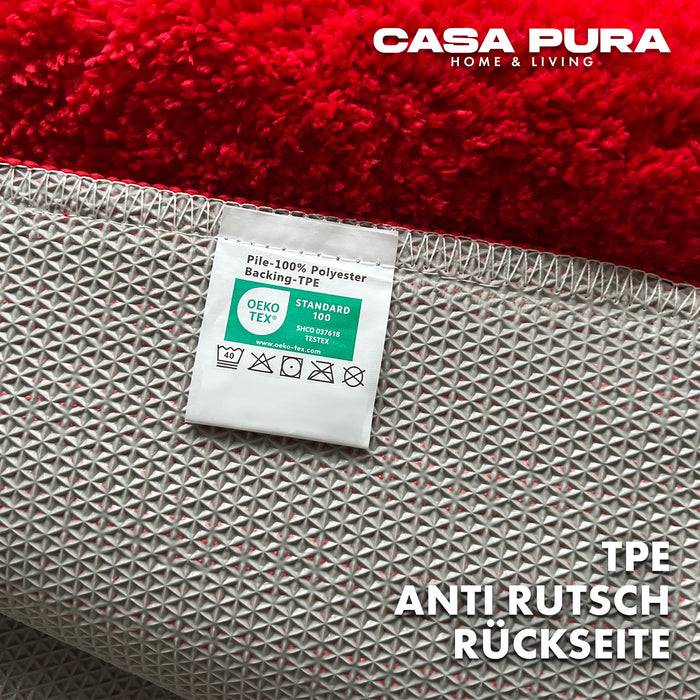 FLOORDIREKT Badematte Sky - Flauschiger Badvorleger mit dichtem Flor - Eckig - Beerenrot - 50 x 60 cm