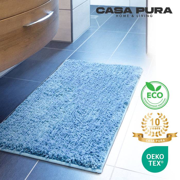 FLOORDIREKT Badematte Sky - Flauschiger Badvorleger mit dichtem Flor - Eckig - Hellblau - 70 x 120 cm