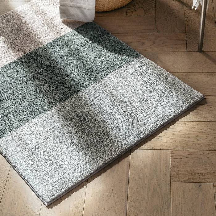 FLOORDIREKT Badteppich Horizont - Moderne Badematte in verschiedenen Farben - Rutschhemmend & Pflegeleicht - 60 x 90 cm - Hellgrau/Grau/Creme