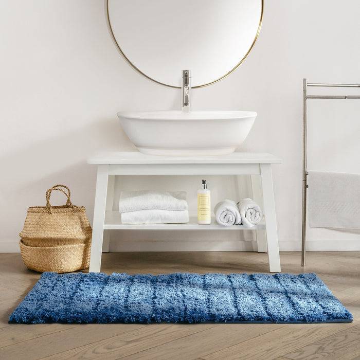 FLOORDIREKT Badematte Shine - Moderner Badeteppich mit weichem Flor - Rutschhemmender TPR-Rücken - 50 x 80 cm - Blau