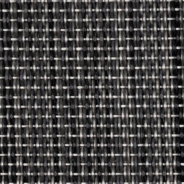Nahaufnahme eines gewebten Stoffmusters in Grau- und Schwarztönen, das eine enge, gitterartige Textur mit sich kreuzenden horizontalen und vertikalen Fäden zeigt.