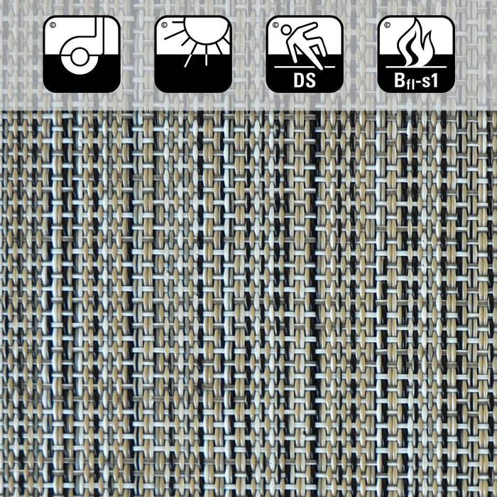 Nahaufnahme von gewebtem Stoff in Braun- und Grautönen mit Symbolen oben; die Symbole deuten auf Eigenschaften wie Lichtfiltration und Brandbeständigkeit hin.