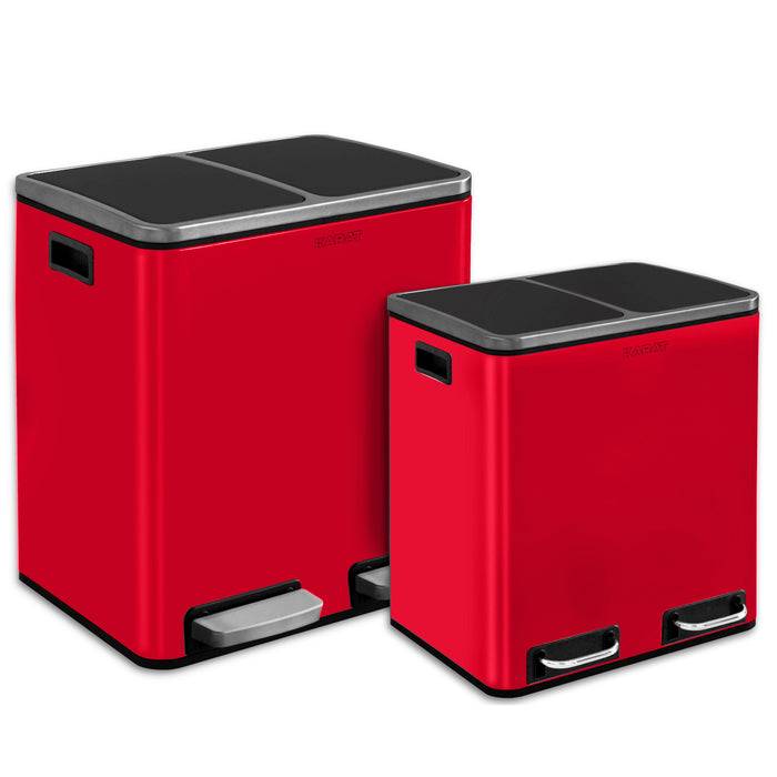Zwei rote Dual-Kammer-Mülleimer mit Fußpedalen, einer größer als der andere, entworfen für die Mülltrennung in einer modernen Küche.