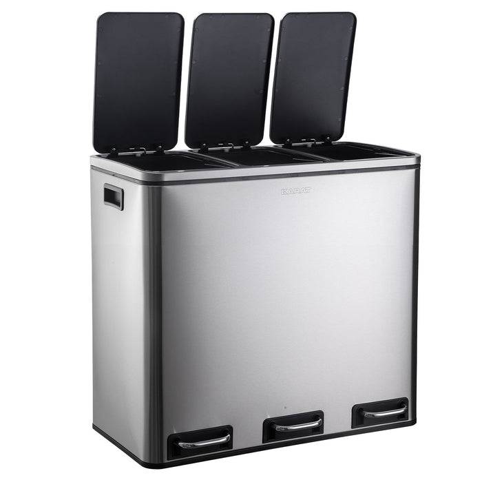 Ein Edelstahl-Mülleimer mit drei Fächern und Fußpedal-betätigten Deckeln, geeignet für bequeme Abfallsortierung und Recycling.