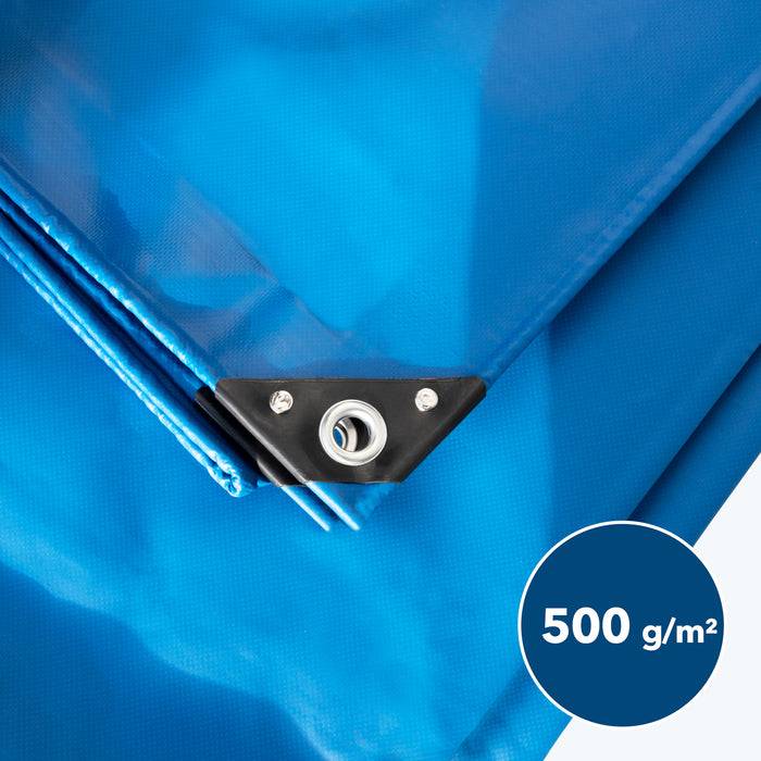 Eine Nahaufnahme einer blauen Plane mit verstärkten Kanten und einem Metallöse. Ein Kreis auf dem Bild zeigt „500 g/m²