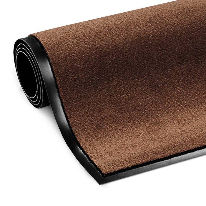 Eine Rolle mit weißen, rechteckigen Klebeetiketten, teilweise abgerollt, zeigt eine einzelne Spalte von Etiketten, die auf einem durchgehenden Streifen ausgerichtet sind.