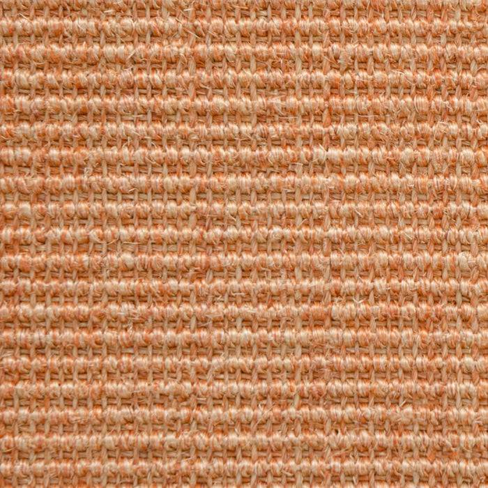 Eine Nahaufnahme einer orange gewebten Stofftextur, die verflochtene Fasern und ein gitterartiges Muster zeigt.